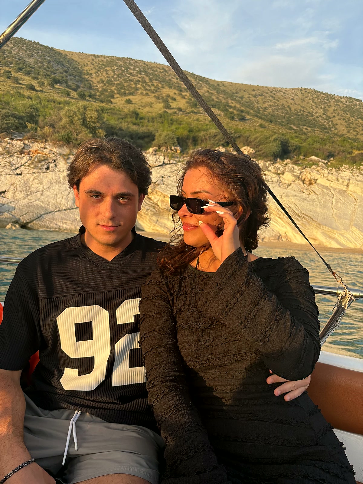 Noëlle en Max op de boot in de avondzon